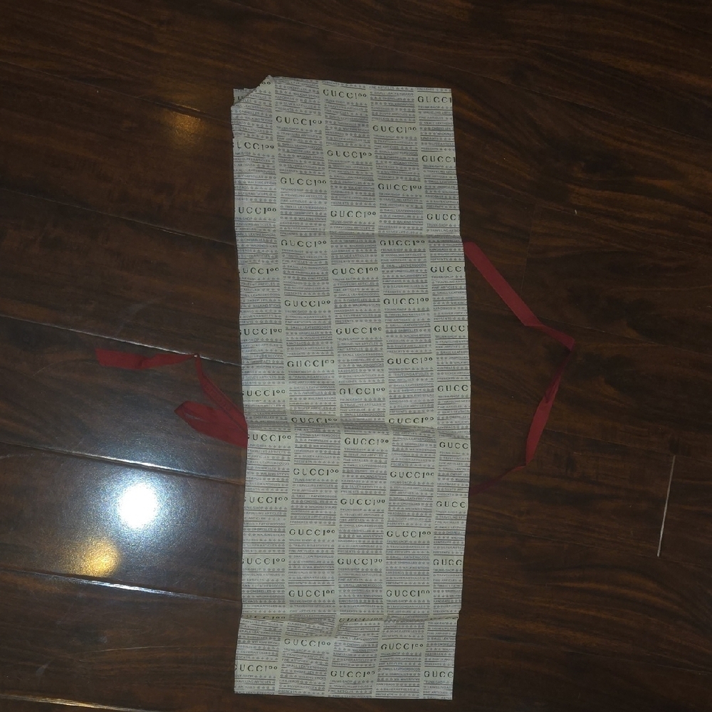 Gucci Beige Tissue Paper with Burgundy Gucci Ribbon - Picture 4 of 6